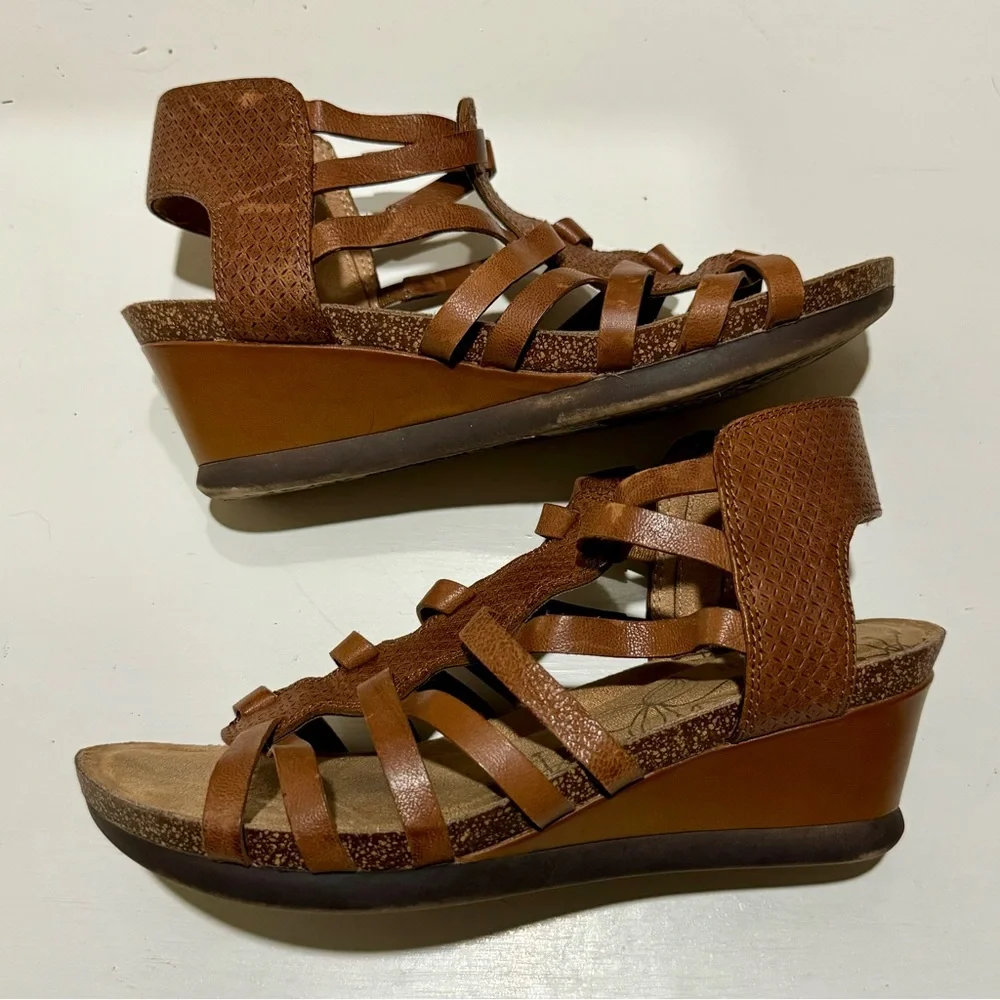 Cobb Hill Shona Tstrap BROWN Wedge Sandal